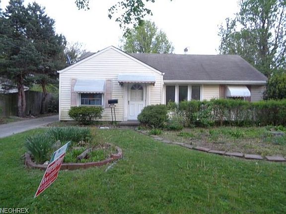 5th image of 15901 Westdale Ave