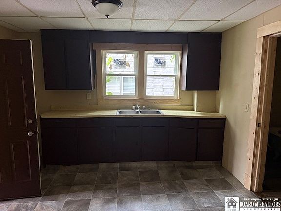 3rd image of 253 Crescent St