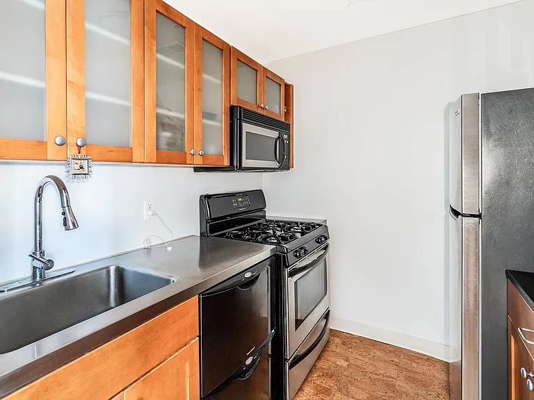 222 Montgomery St #1D — Photo 7