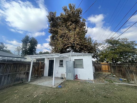 2nd image of 2110 Carrere St #B