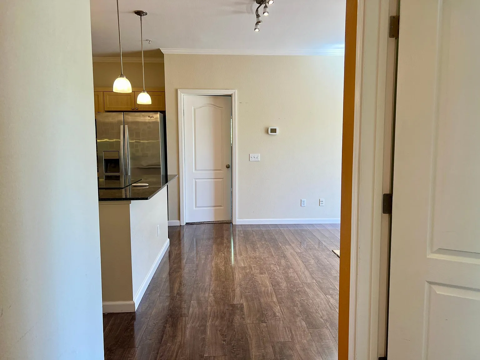 2 bed, 942 sqft, $2,700 — Photo 3