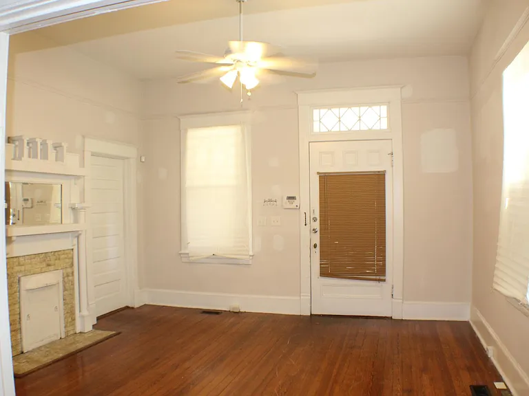 1073 Hillyer Ave — Photo 3