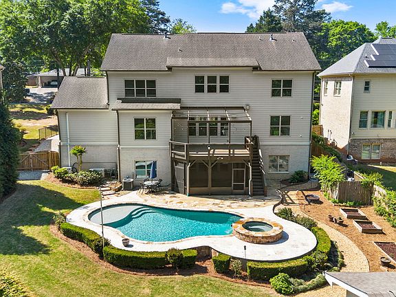 4th image of 2736 Pangborn Rd
