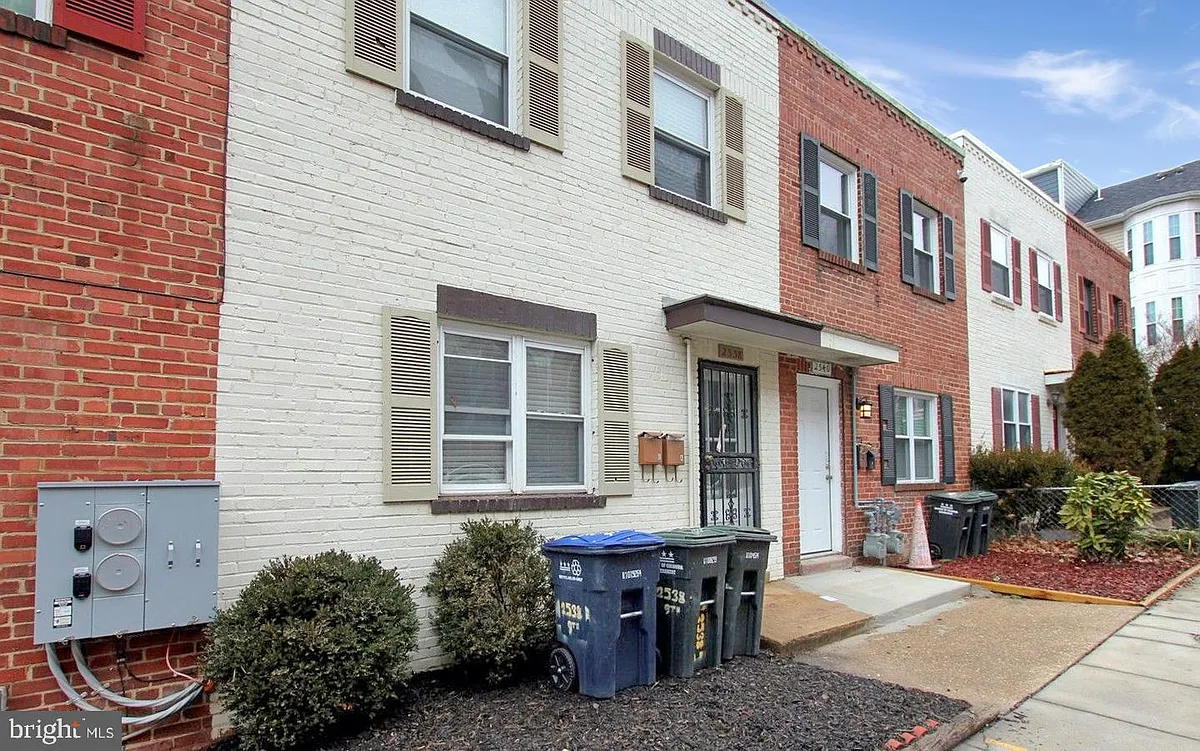 Building Photo - 2538 9th St NW #B