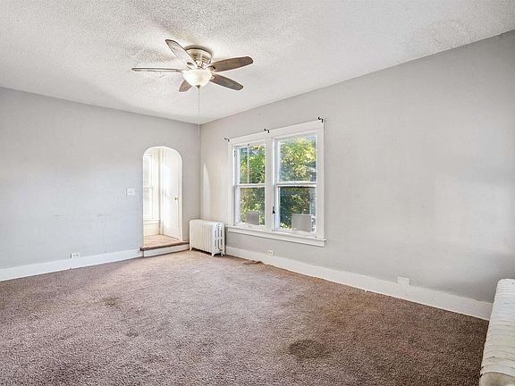 3rd image of 209 E 13th St