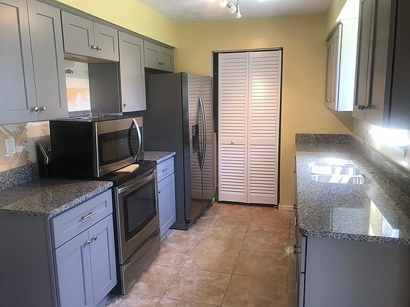 4th image of 2209 Holly Berry Ln