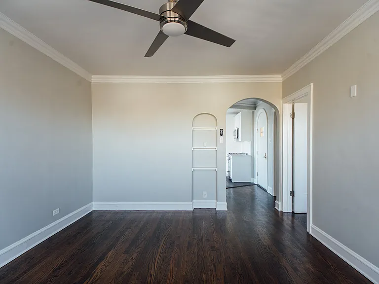 4329: Unit N2, 1BD - Living Area