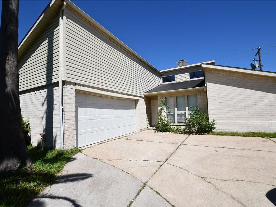 1st image of 403 Breeze Park Dr