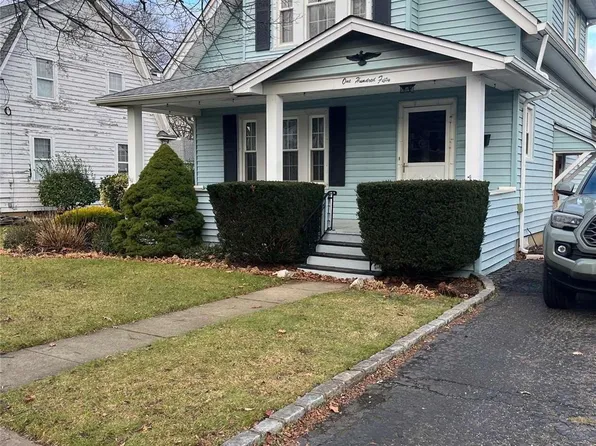150 W Marie Street, Hicksville, NY 11801
