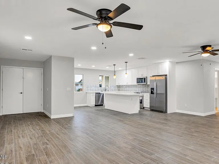 10602 W Cumberland Dr — Photo 9