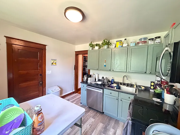 523 E 6th St — Photo 15