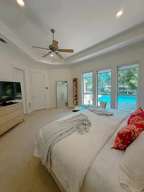 4 bed, 3801 sqft, $6,500 — Photo 1