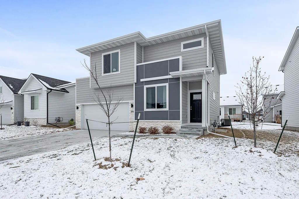 4 bed, 1502 sqft, $3,195 — Photo 1