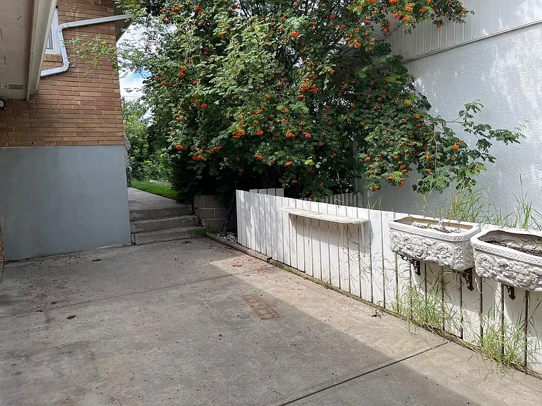 3202 43rd Ave #BASEMENT — Photo 1