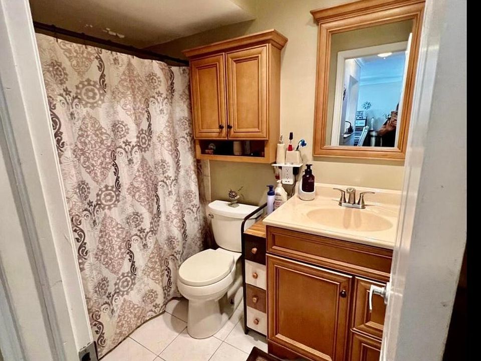 1st image of 72 Wirt Ave