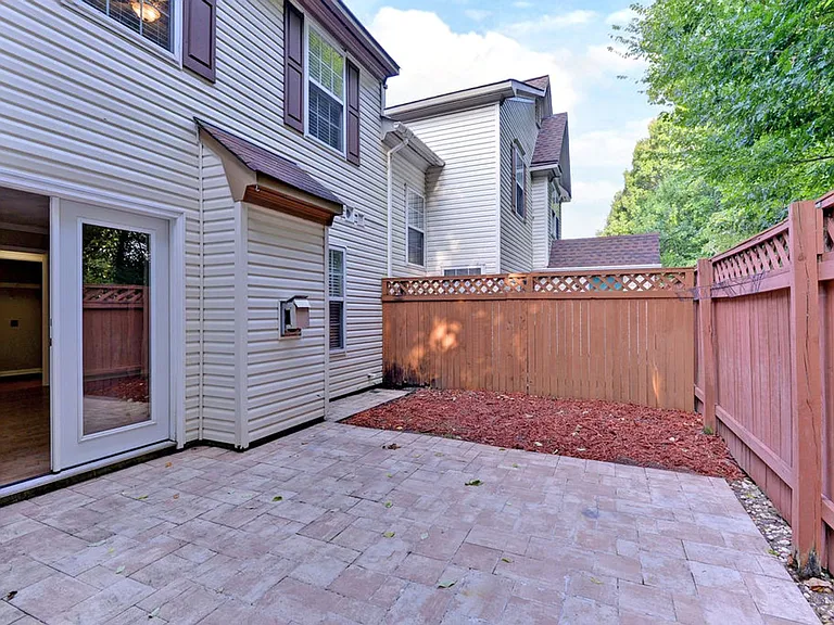 112 Post Oak Rd — Photo 29