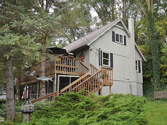 3rd image of 32468 Chamberlin Dr