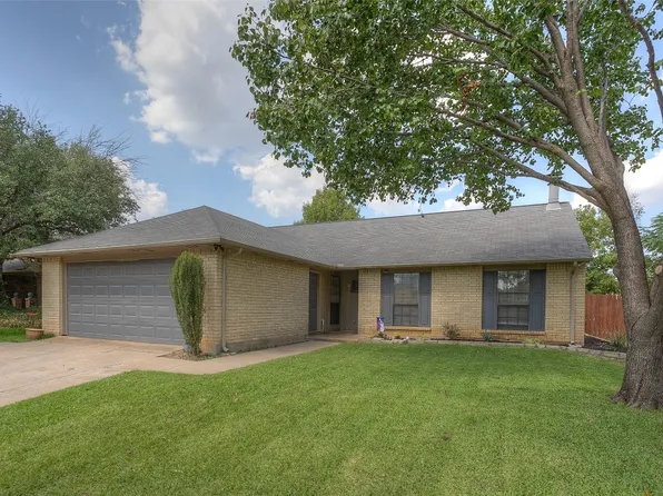 3813 Mulberry Ln, Bedford, TX 76021