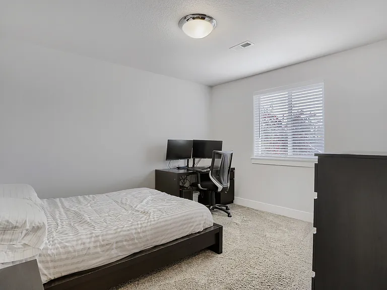 8573 SE Gray St — Photo 24