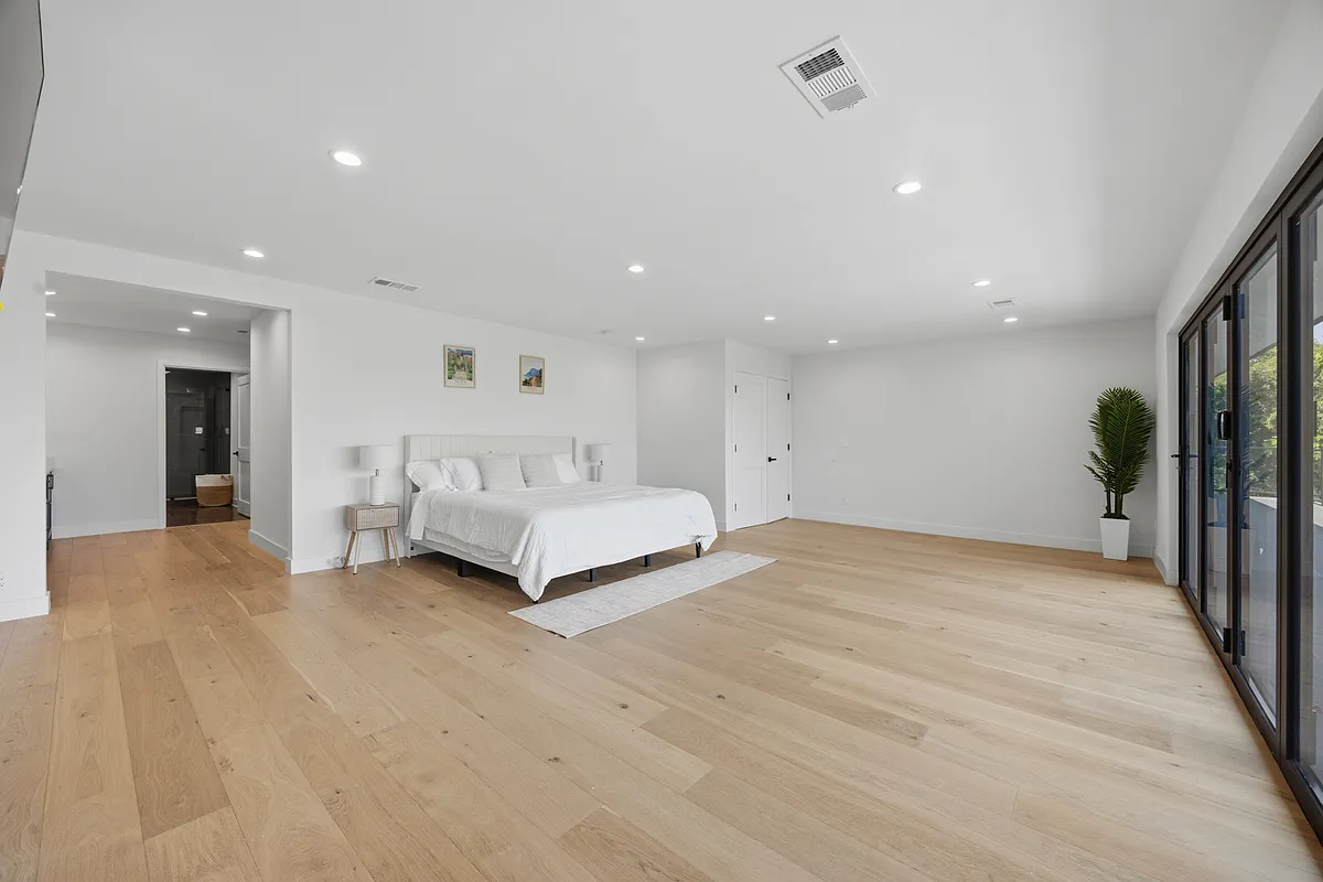 Building Photo - 18101 Green Meadow Dr