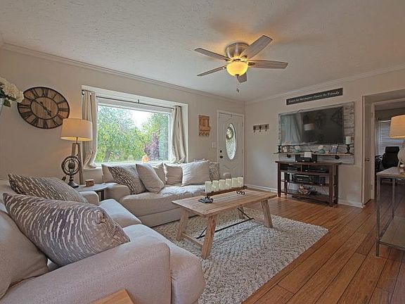 2nd image of 8586 Wexford Ave