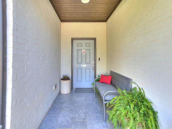 4th image of 16717 Doyle Dr