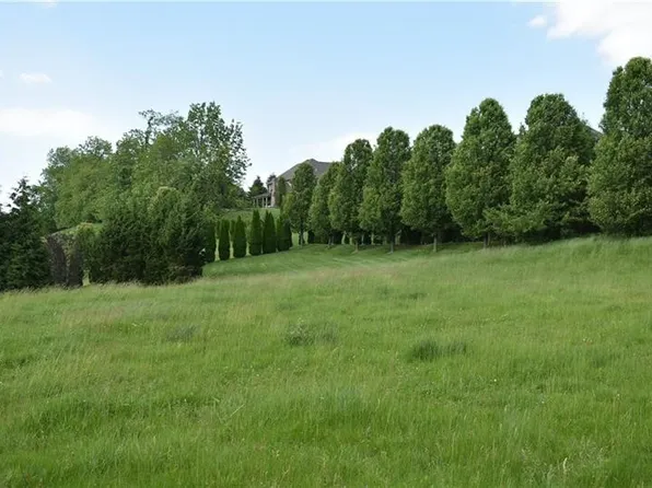 311 Doubletree Dr, Venetia, PA 15367