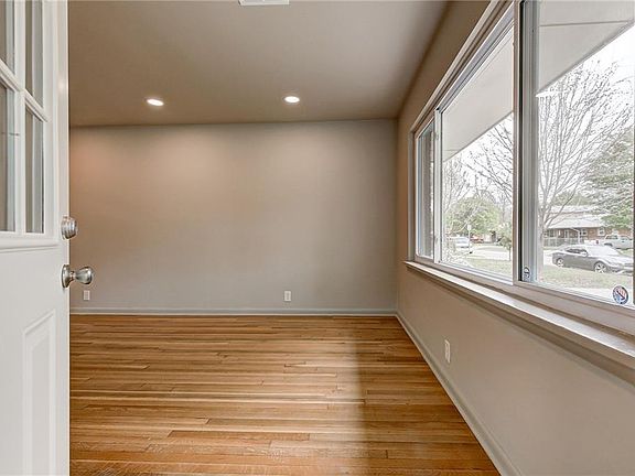 3rd image of 532 Dee Anne Dr