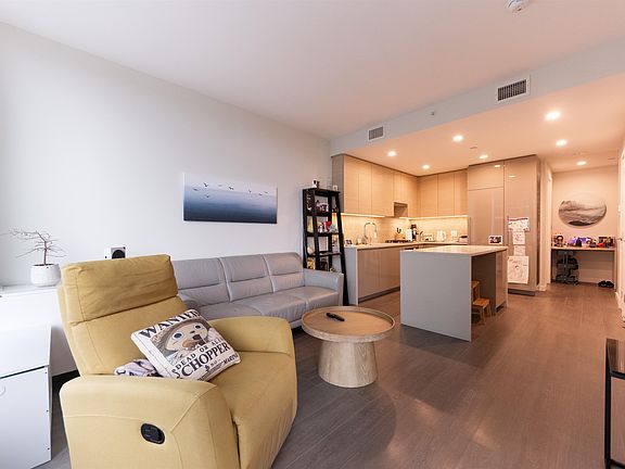 4th image of 2108 Gilmore Ave #3012