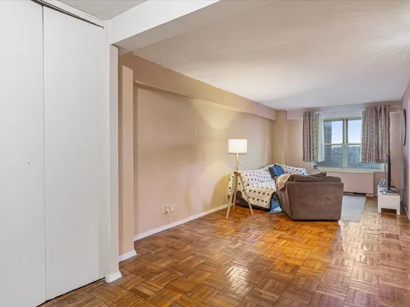 107-40 Queens Boulevard image 3 of 21