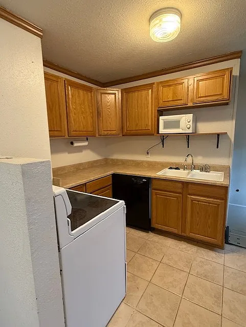 402 Douglass Ave — Photo 4