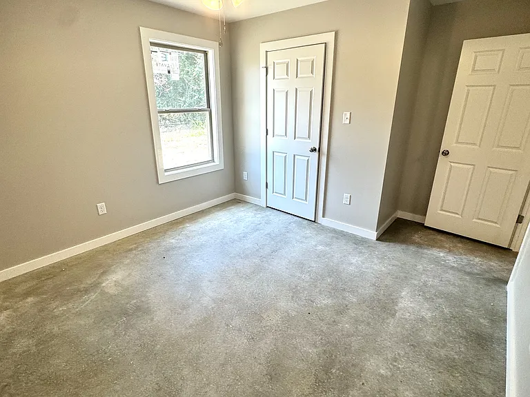207 Mead St — Photo 8
