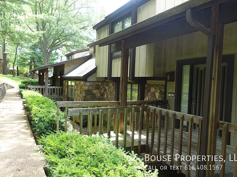 110 Oak Hill Dr — Photo 1