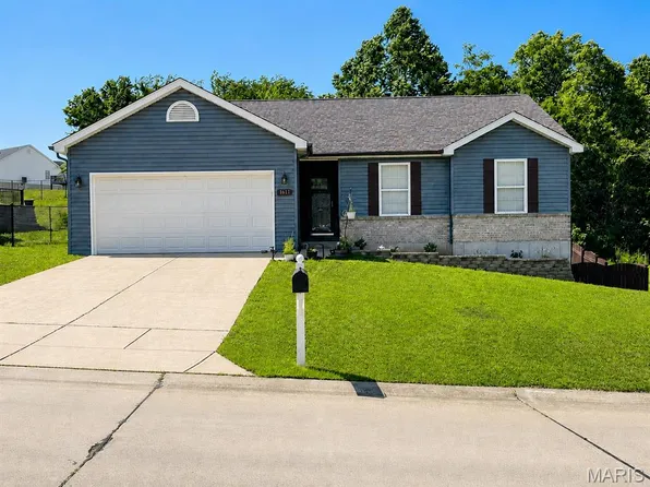 1611 Saint Charles Dr, Hillsboro, MO 63050