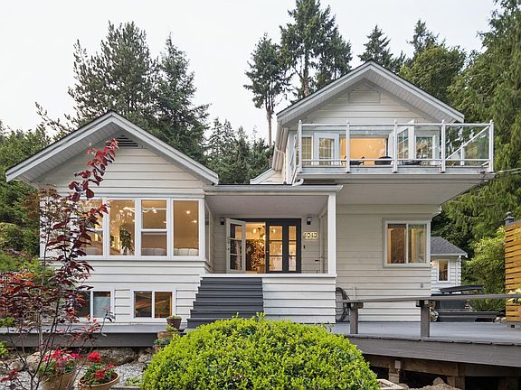 3rd image of 4043 Rose Cres
