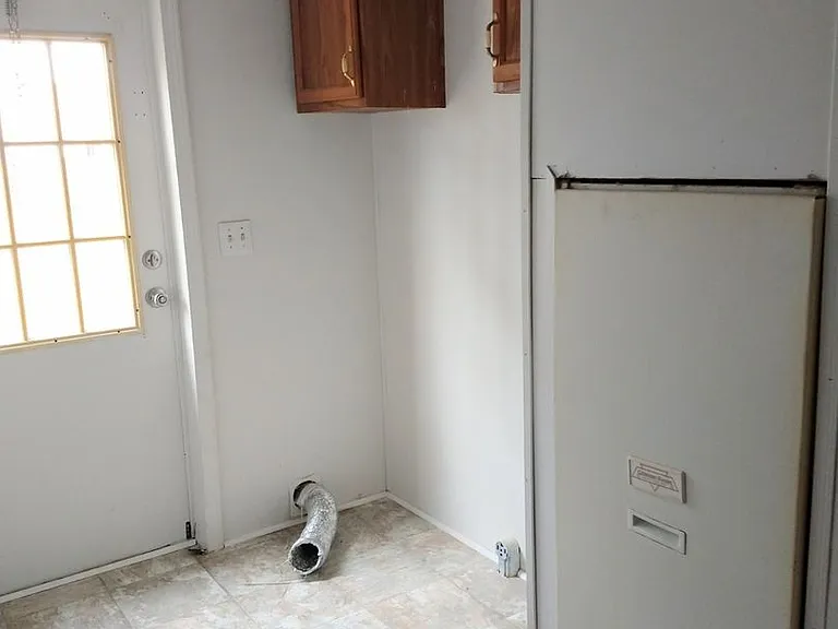239 Castlebury Ln — Photo 14