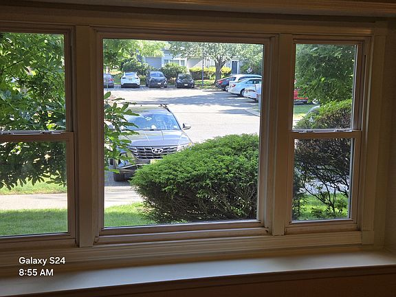 3rd image of 19 Dallenbach Ln