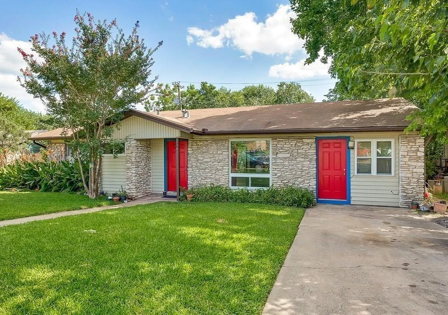1703 Rockbridge Ter- spacious 3 bed ion a large lot, great central location. — Photo 1
