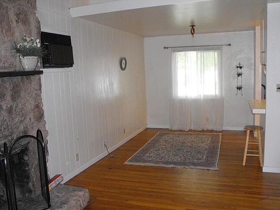 2nd image of 1719 Elm St