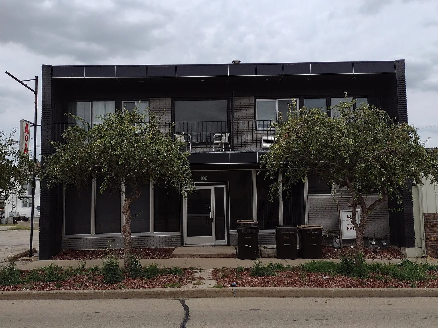 106 W. Douglas apt - 4 — Photo 1