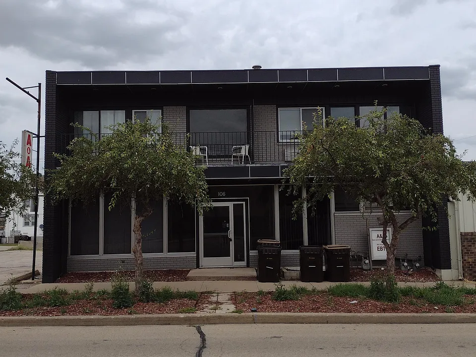 106 W Douglas St #4