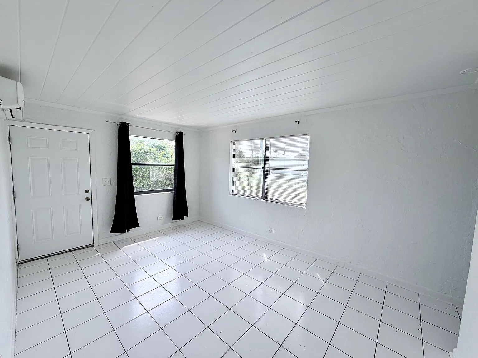2 bed, 1.0 bath, 612 sqft, $1,700 — Photo 1