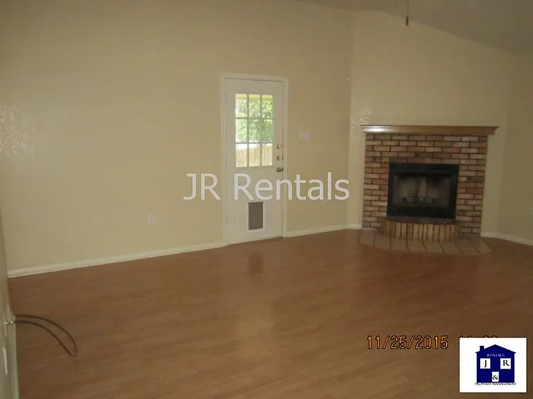 1506 Creek St — Photo 13