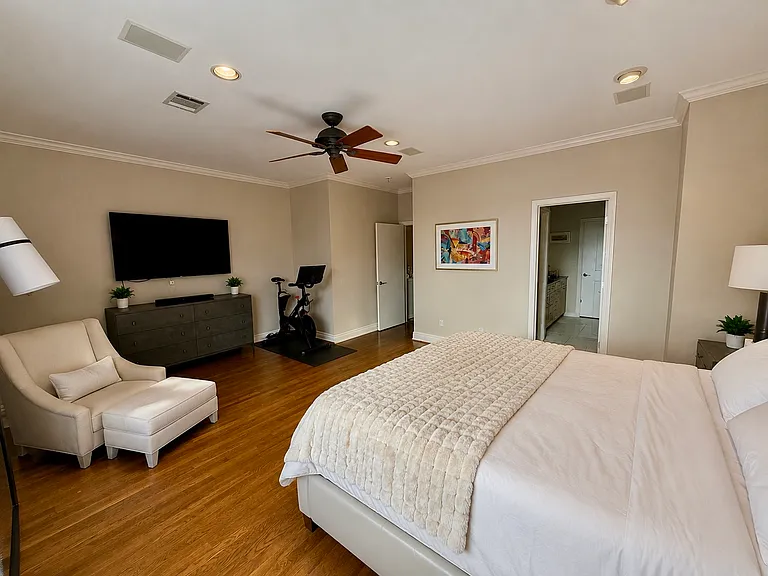 3906 Travis St — Photo 20