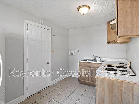 4th image of 211 Rogers Ave #A