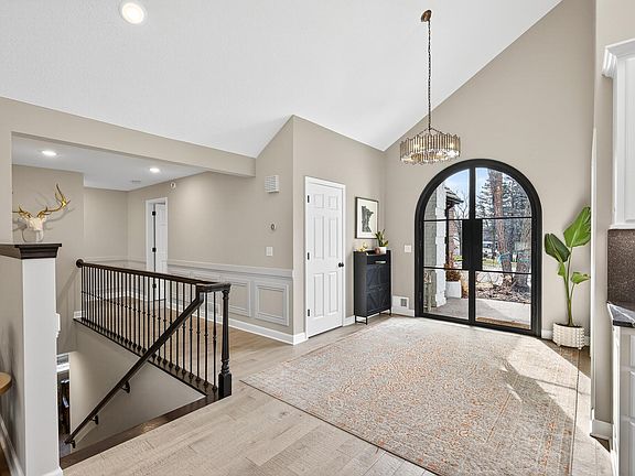 5th image of 6141 Sherman Cir