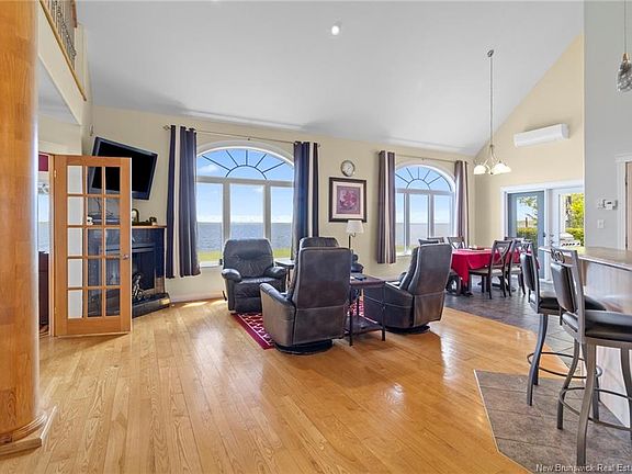 5th image of 124 Winterport Way