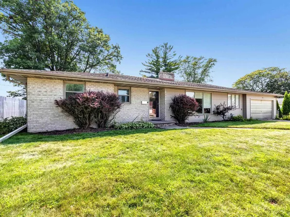 1131 Saint Agnes Dr, Green Bay, WI 54304