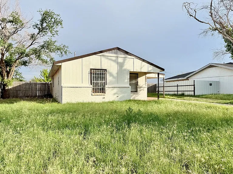 1604 E Pine Ave — Photo 3