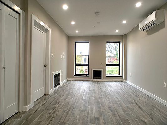 3rd image of 621 48th St #3
